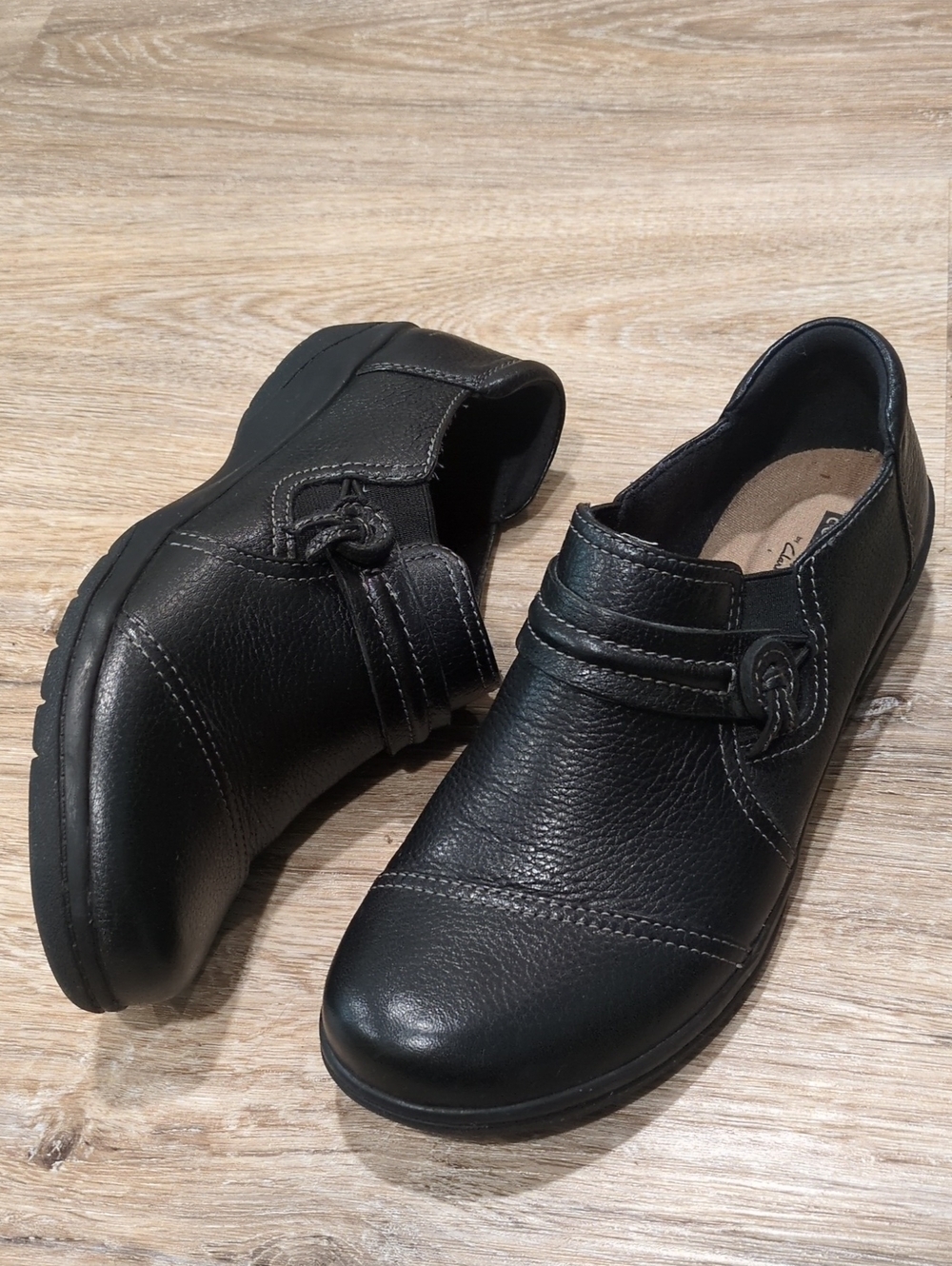 😎❤️👟 Collection By Clarks Slip-On Women's Black Leather Shoes size 7 😎❤️👟